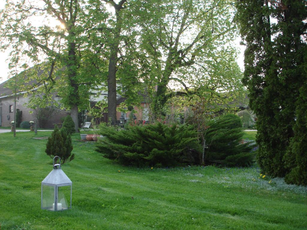 Bed and Breakfast Domaine De La Creuse Moussey  Экстерьер фото